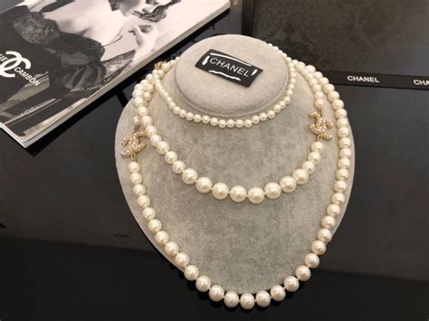 chanel pearl necklaces replica|Chanel knock off necklace.